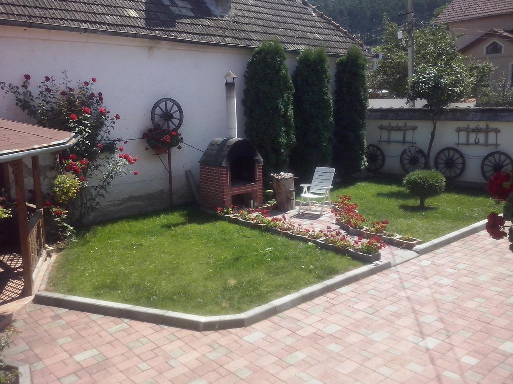 Hotel Casa Lenke Săcele Exterior foto