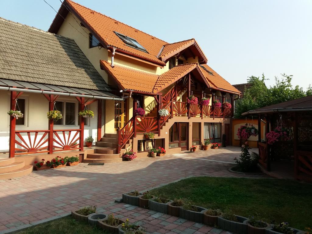 Hotel Casa Lenke Săcele Exterior foto